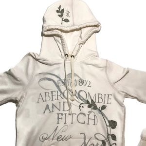 Abercrombie and Fitch Y2K Vintage Embroidered Floral Sweatshirt